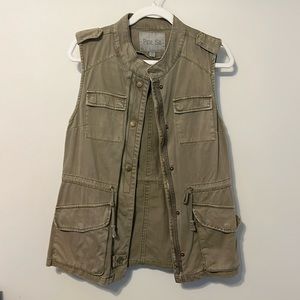 Olive green utility vest women’s size small